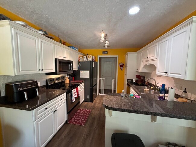 Foto del edificio - 2060 Lavender Ln
