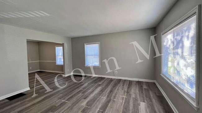 Building Photo - 2858 Ruhl Ave