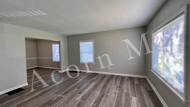 Foto del edificio - 2858 Ruhl Ave