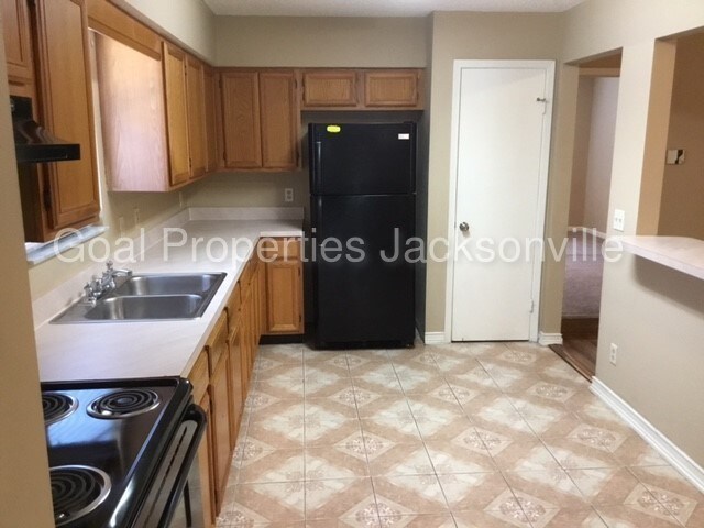 Foto del edificio - 6235 Cranberry Ln E