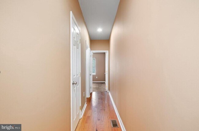 Building Photo - 1360 E Rittenhouse St