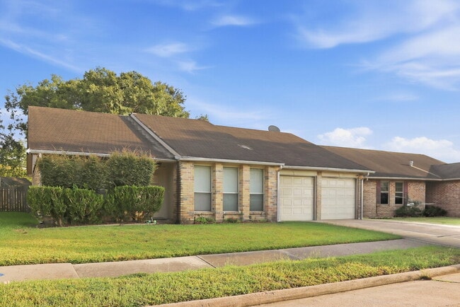 Building Photo - 16231 Los Altos Dr