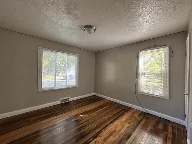 Foto del edificio - 4375 Guilford St