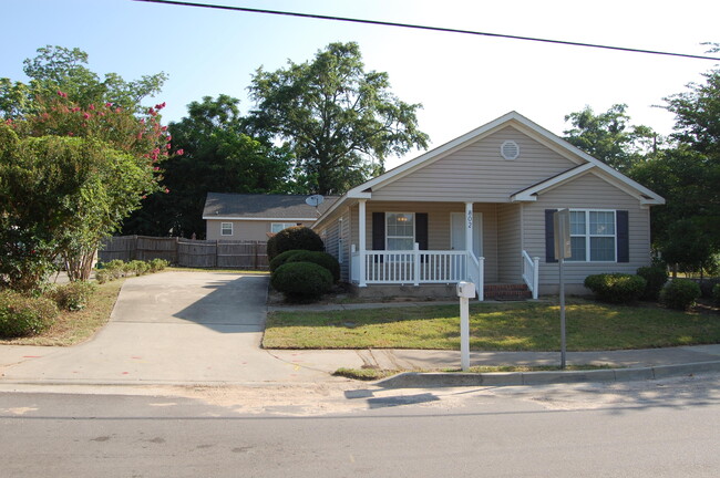 Building Photo - 802 Edgefield Ave NW