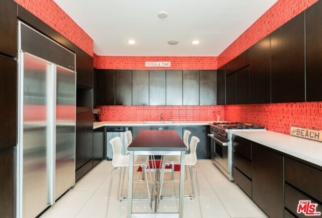 Foto del edificio - 5205 Ocean Front Walk