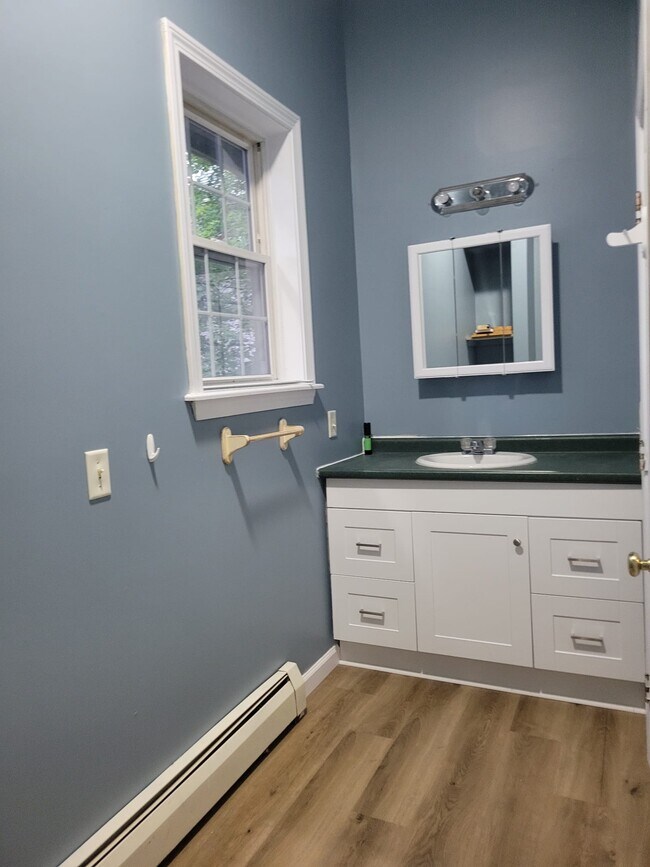 Bathroom - 24 Northampton St