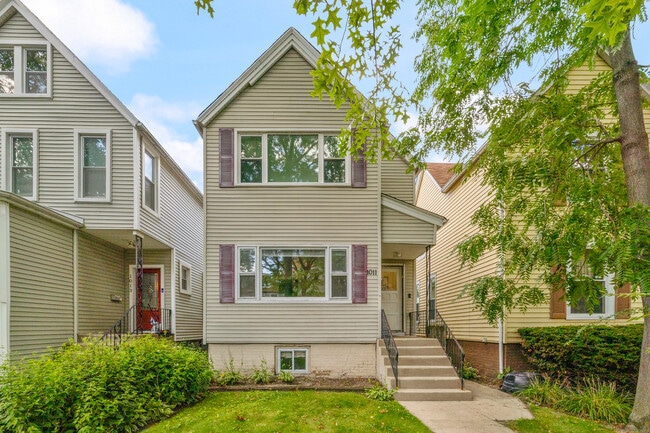 Building Photo - 1011 Garnett Pl