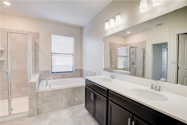 Foto del edificio - 3 Bedroom, 2 Bath Single Family Condo For ...