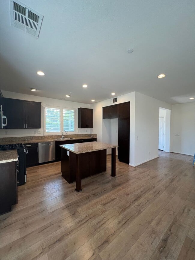 Foto del edificio - 3 bed, 2 1/2 bath home in Los Agaves Community!