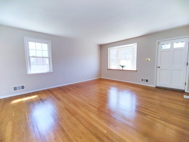 Building Photo - 1010 Marleigh Cir