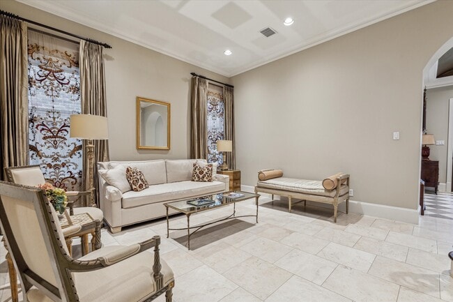 Foto del edificio - 3108 University Blvd