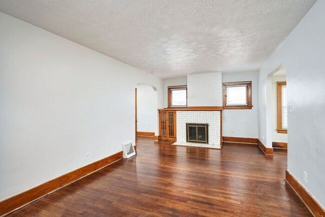 Building Photo - Beautiful Firestone Park Home