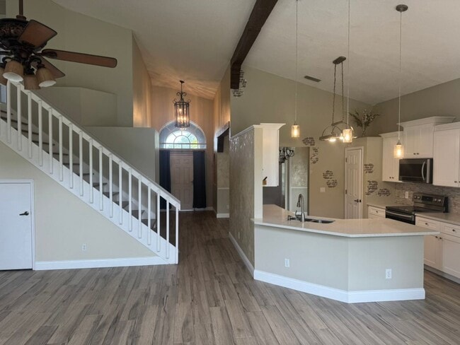 Building Photo - Stunning 4 Bedroom Home Available Now! ***...