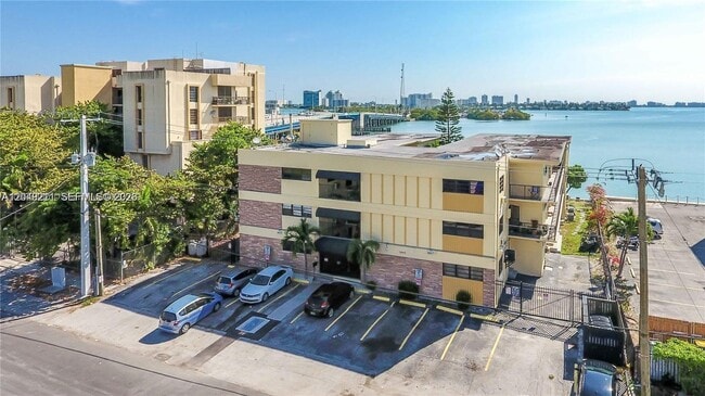 Foto del edificio - 7845 NE Bayshore Ct