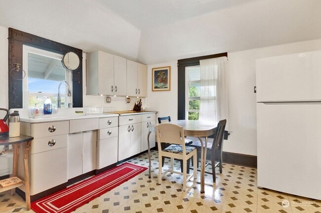 Building Photo - 2514 Dean Ave