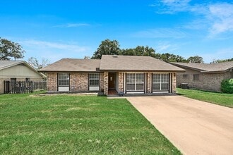 Building Photo - 6509 Skycrest Dr