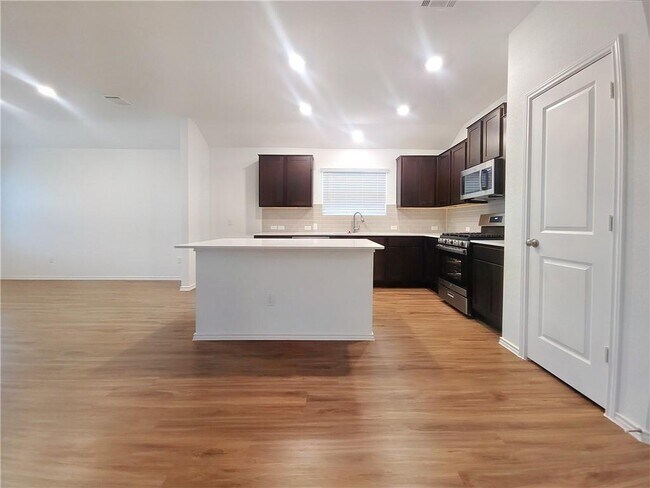 Foto del edificio - 322 Arnage Dr