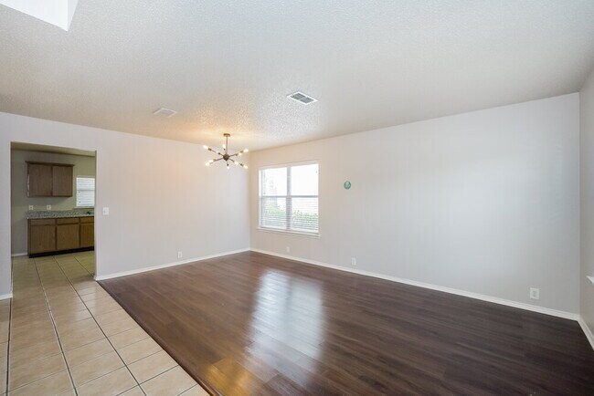 Foto del edificio - 1028 Springcreek Dr