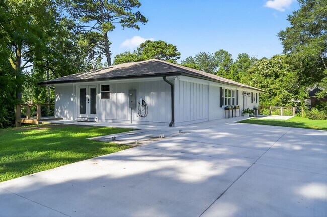 Building Photo - Charming 3BR House in Milton
