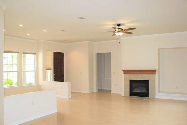 Foto del edificio - 103 Hill Country Dr