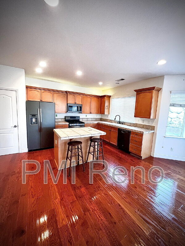 Foto del edificio - 1720 Oak Dr