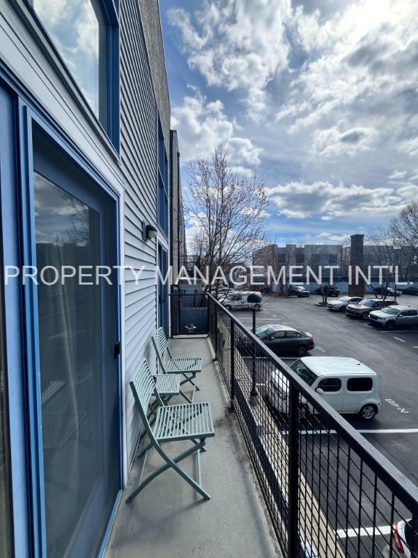 Primary Photo - Stunning 3-bedroom, 3-bathroom apartment