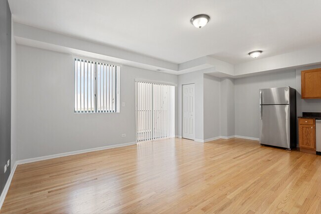 Foto del edificio - 2451 W Howard St