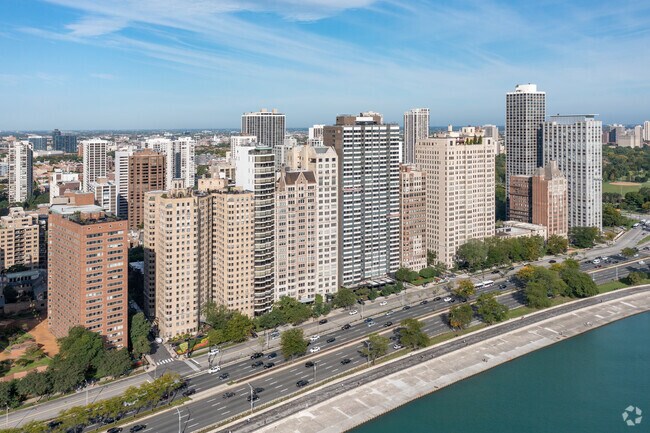 Foto aérea - 1430 N Lake Shore Dr