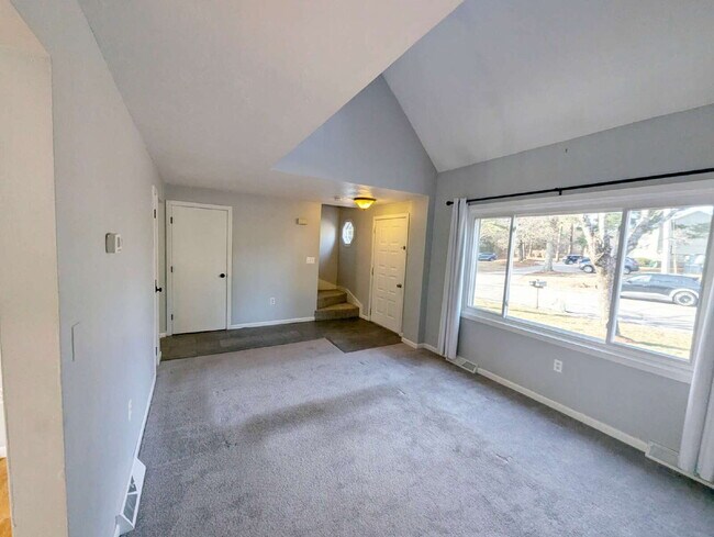 Foto del edificio - Stunning 2BR Townhome with Private Deck