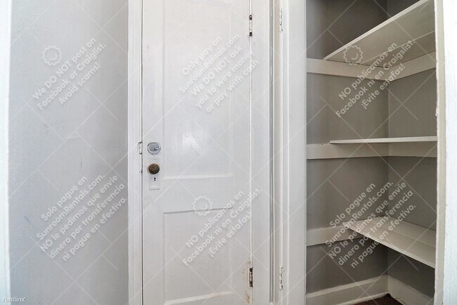 Foto del edificio - 1 br, 1 bath Triplex - 3621 Salem St A A