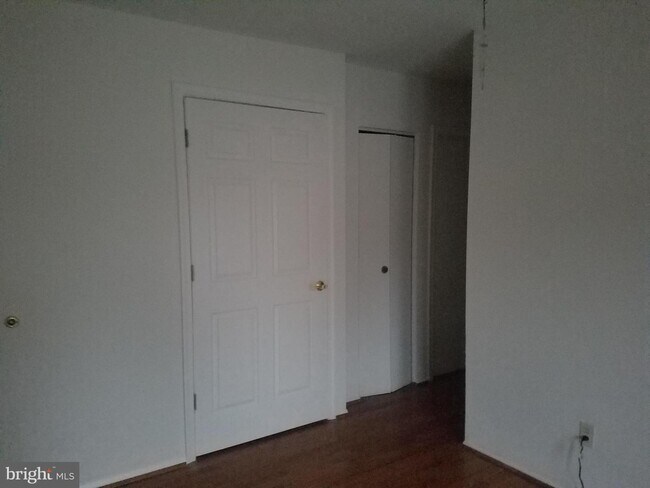 Foto del edificio - 24101 Ridge Rd