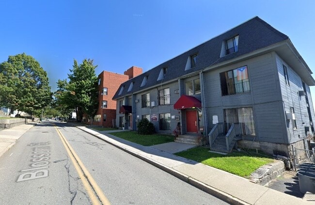 Building Photo - 37 Blossom St