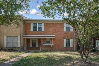 Building Photo - 2203 Sheraton Dr