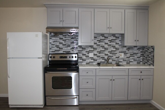 Building Photo - 527 Vaqueros Ave