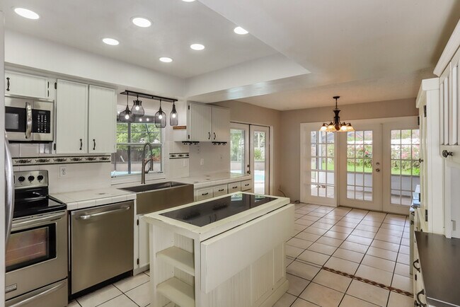 Building Photo - 6558 Timucuans Dr
