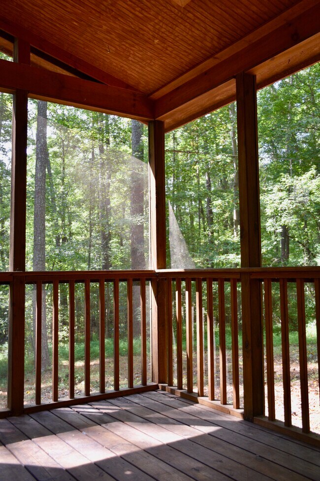 Building Photo - 105 Hidden Valley Dr