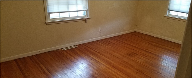 Bedroom 1 - 1923 W 9th Ave