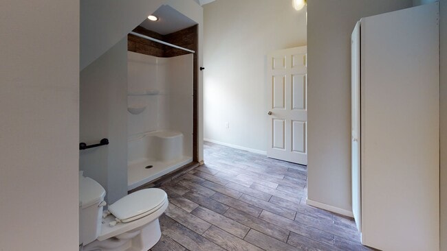 Building Photo - Affordable 6-Bedroom House Close to U of M...