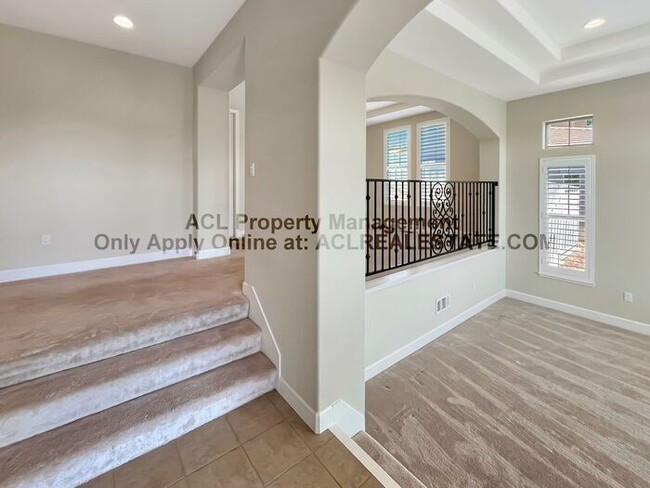 Building Photo - Beautiful 4 Bed / 3 Bath Home with Views —...