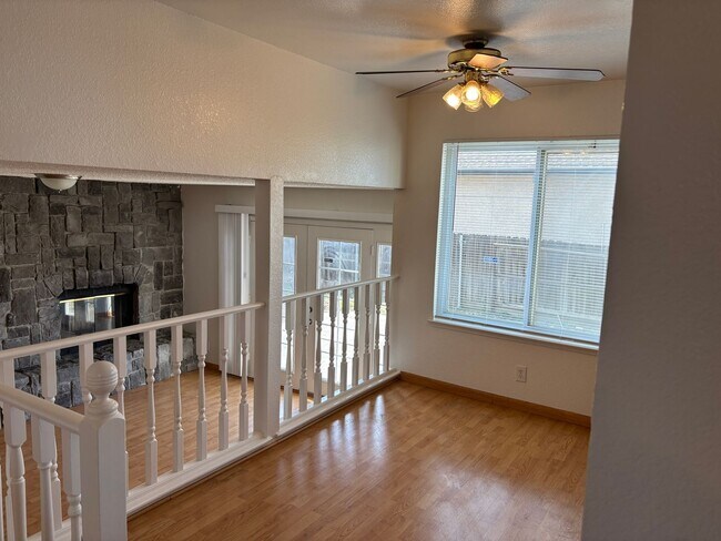 Building Photo - Close to Schools & Shopping