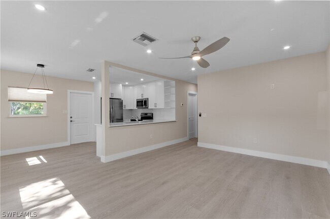 Foto del edificio - 2685 Van Buren Ave