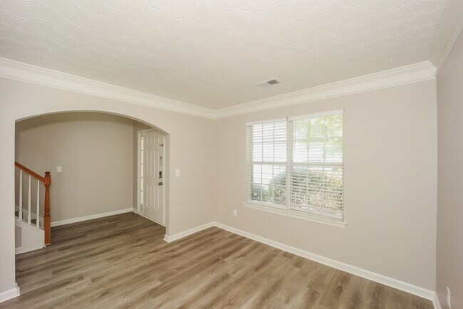 Building Photo - 6 St Charles Pl