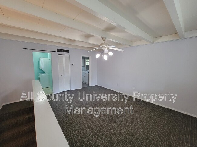 Foto del edificio - 703 SW 75th St
