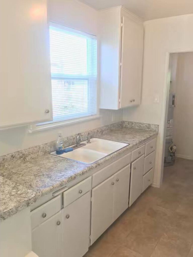 Foto del edificio - 2247 N Catalina St