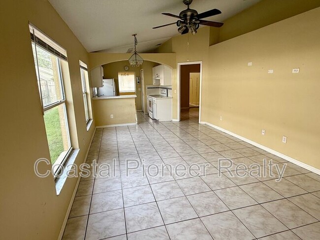 Building Photo - 1002 Golfside Ct