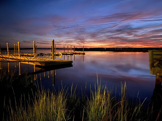 Foto del edificio - Waterfront Community in Richmond Hill!