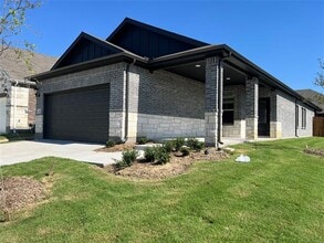Building Photo - 613 Russell Dr