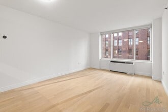 Building Photo - 60 W 23 St