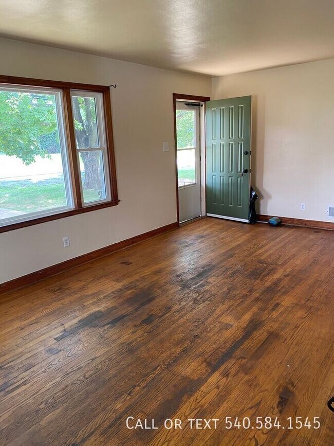 Foto del edificio - 3713 Colonial Ave