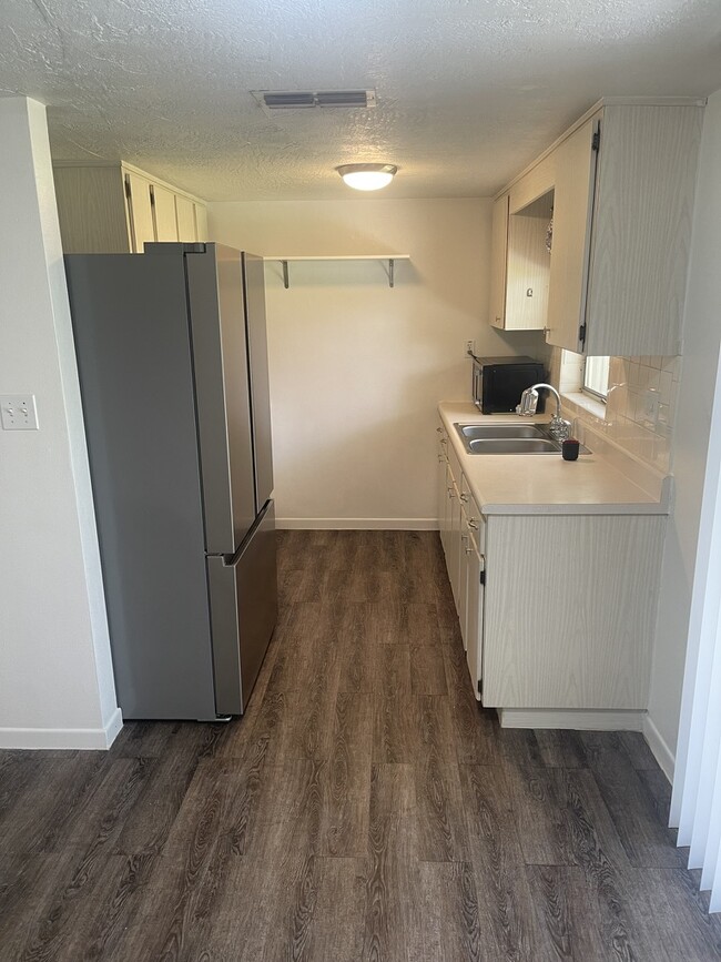 Building Photo - 7 Donna St